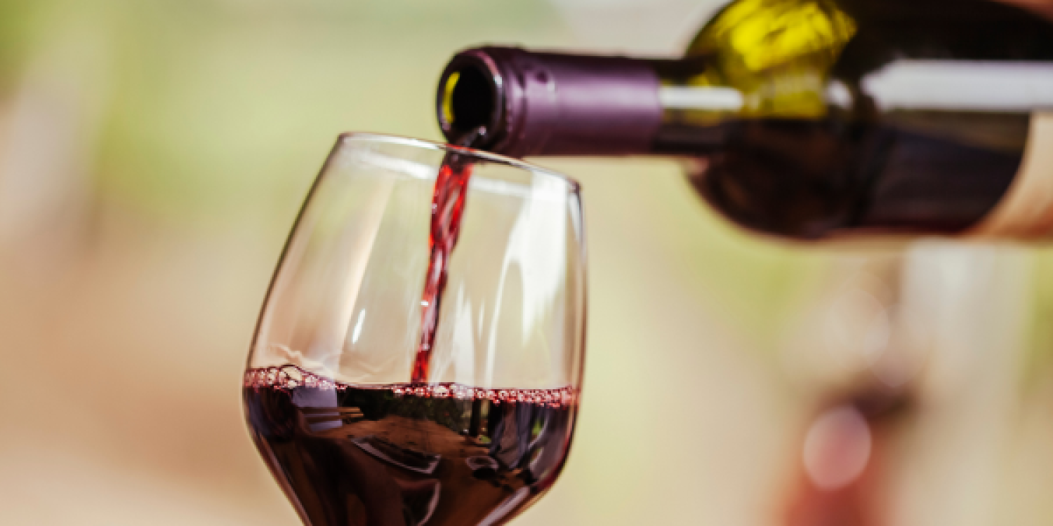 How Businesses Use Custom Wine Bottles to Elevate Corporate Gifting