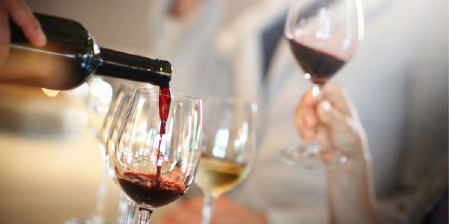 Personalized Wine vs. Traditional Gifts: What People Really Prefer